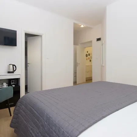Oasis Deluxe In Center Guest house