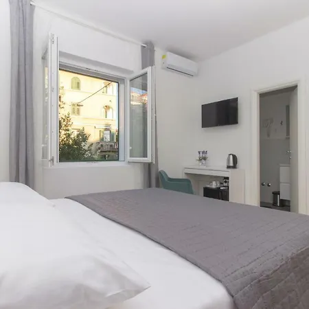 Oasis Deluxe In Center * سبليت